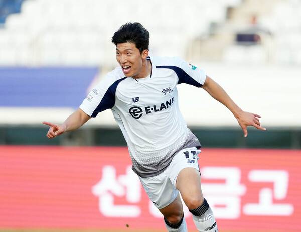 '변경준 역전골' 서울 이랜드 3연승, 파주FC 꺾고 3위 도약...사진은 변경준이 역전골을 성공시키고 환호하는 모습.(사진제공=서울 이랜드)