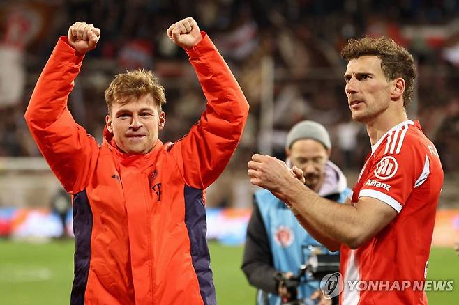 기뻐하는 뮌헨 선수들 [AFP=연합뉴스]