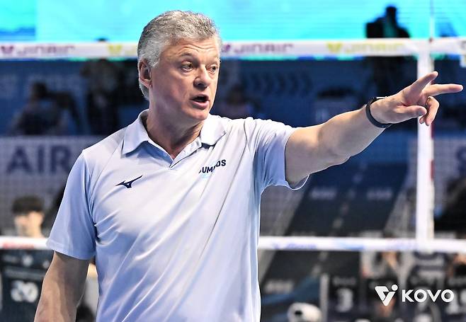 작전 지휘하는 헤난 대한항공 감독 [한국배구연맹 제공. 재판매 및 DB 금지]