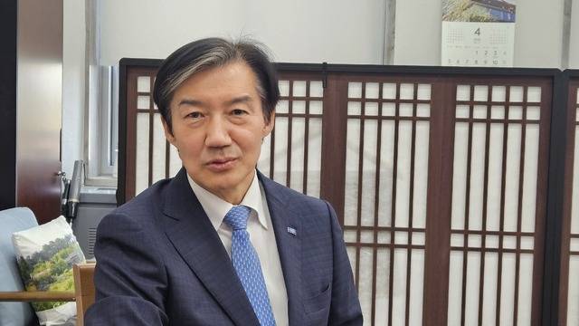 조국혁신당 조국 대표가 13일 국회 본청 대표실에서 전북기자들과 차담회를 갖고 ‘민주당 일당 독점 체제’의 폐해를 지적하면서 지방선거 전략을 설명하고 있다. /김준호 기자