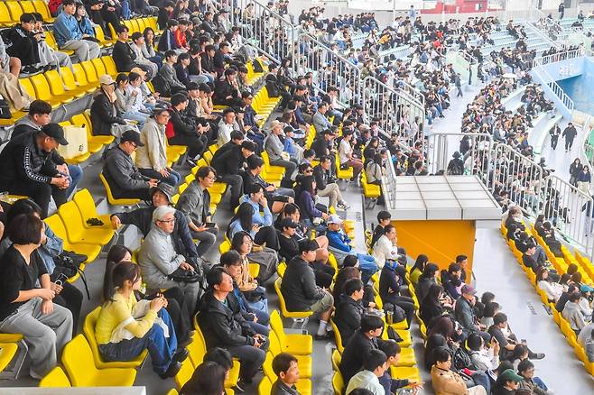 지난 9일부터 12일까지 나흘간 이어진 대회 기간 경기장에는 수많은 인파가 몰리며 구름관중을 이뤘다.