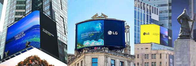 (왼쪽부터)뉴욕 타임스 스퀘어, 런던 피카딜리 서커스, 서울 광화문광장에서 2026년 LG 구겐하임 어워드 수상자 트레버 페글렌의 수상을 축하하는 영상이 상영되고 있다.(사진제공=LG)