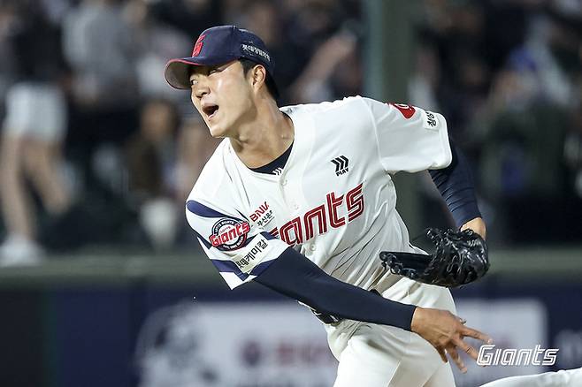 롯데 윤성빈이 7일 부산 사직구장에서 열린 2026 KBO리그 정규시즌 KT전 등판해 역투하고 있다. 사진 | 롯데 자이언츠