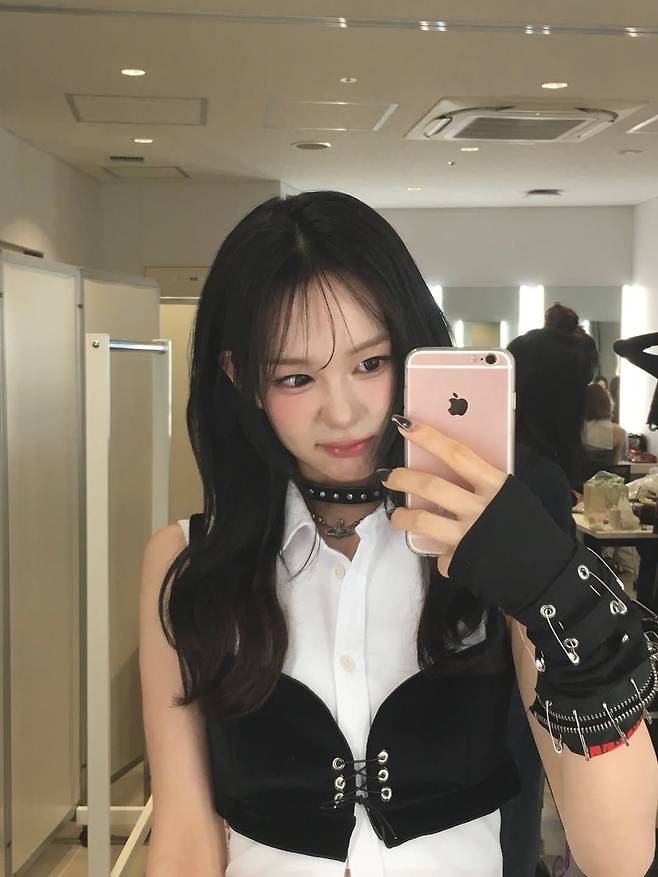 4월 18일 생일을 맞은 이즈나 유사랑. 인스타그램 @izna_offcl