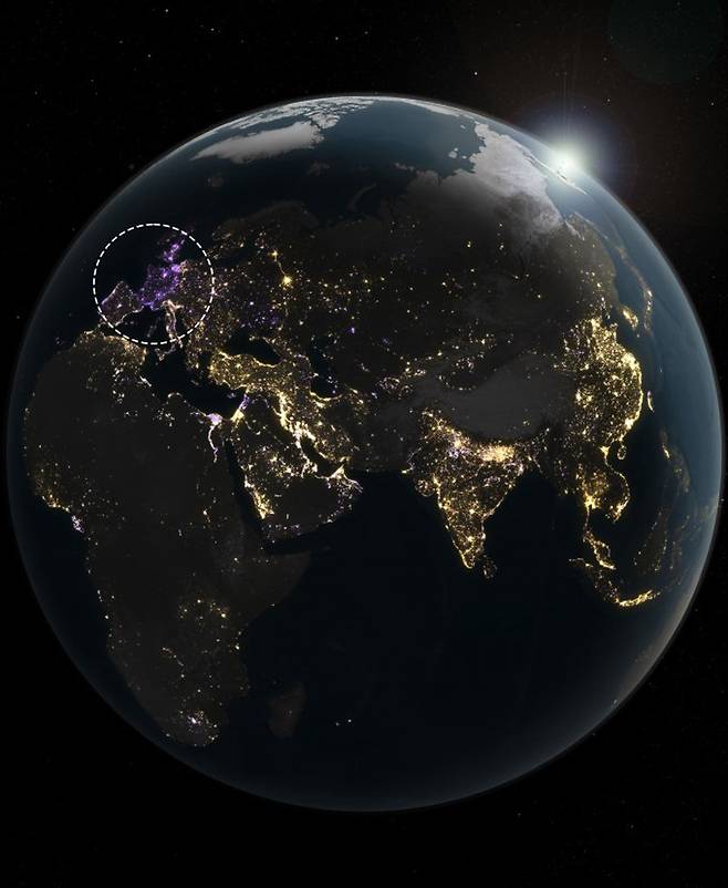 미국항공우주국(NASA) ‘블랙 마블’ 데이터로 본 2014년∼2022년 지구의 인공조명 변화. 금색은 밝기 증가, 보라색(원 안)은 감소, 흰색은 두 현상이 공존하는 지역이다. Michala Garrison/NASA 지구 관측소 제공