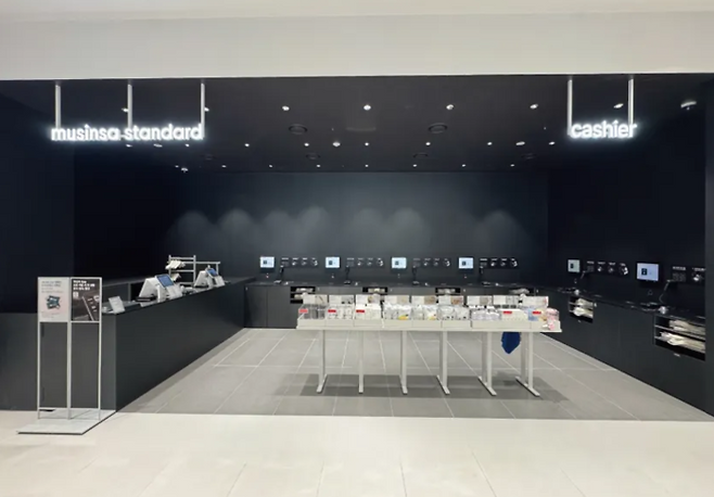무신사 스탠다드 트리플스트리트 송도점에 설치된 무신사 셀프 포스 (자료 무신사)