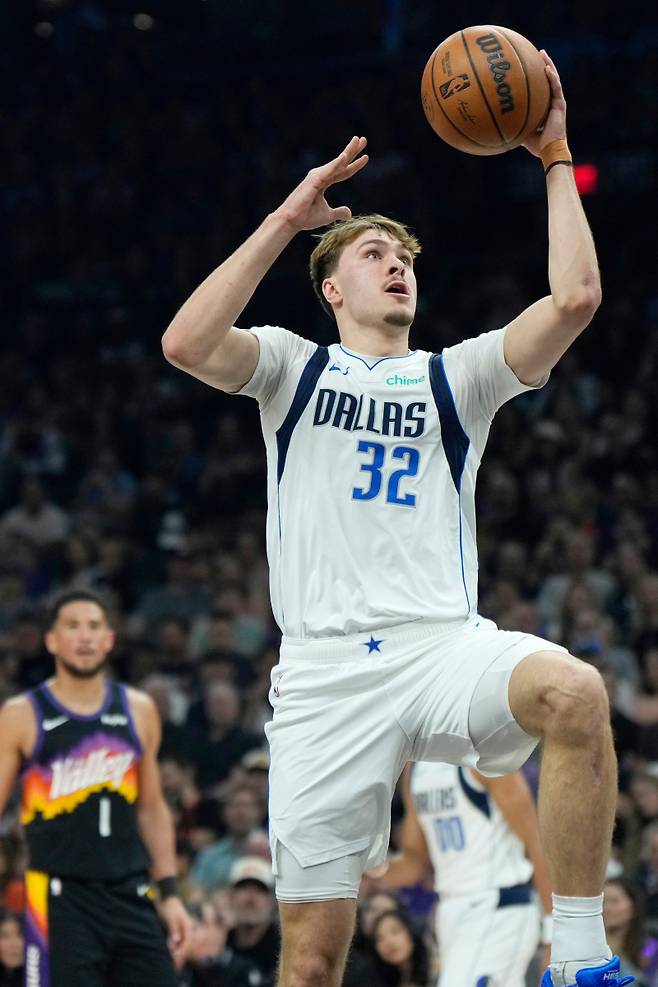 <yonhap photo-4524="">올 시즌 NBA 강력한 신인왕 후보 중 하나인 쿠퍼 플래스. [AP=연합뉴스]</yonhap>