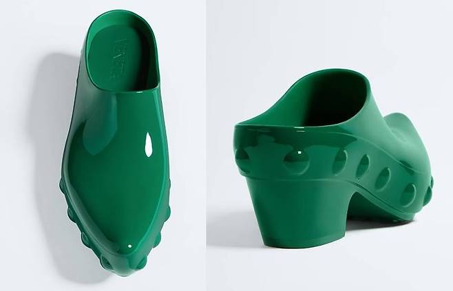 보테가 베네타의 곤돌라 클로그는 투박한 볼륨감과 매끈한 라인이 대비를 이룬다. 곤돌라 클로그는 러버 소재로 만들어져 가벼운 착화감을 자랑한다. 사진 보테가 베네타