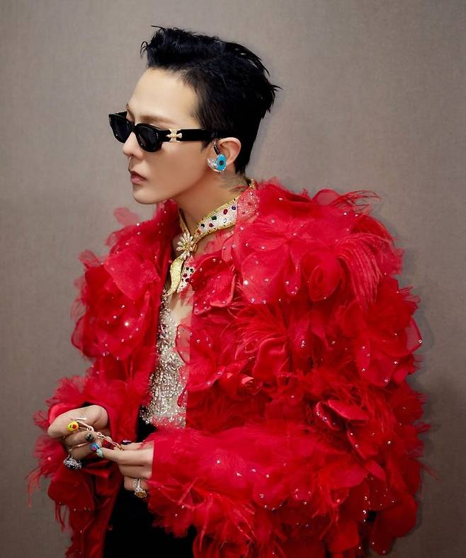 제이콥앤코의 ‘반다나 로얄’을 착용한 지드래곤. 제이콥앤코 SNS