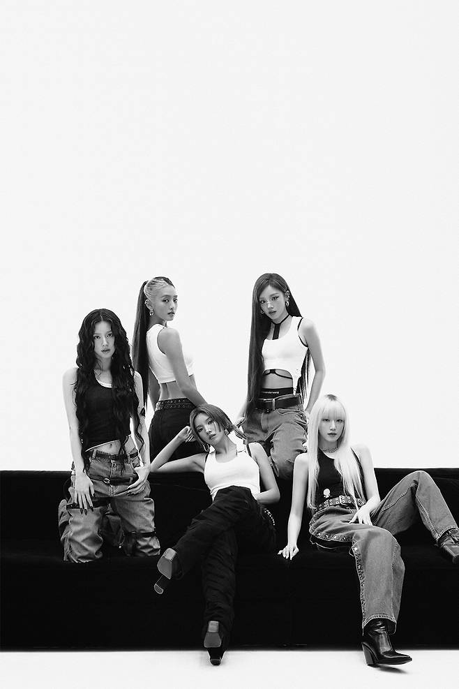 A concept photo of girl group i-dle [CUBE ENTERTAINMENT]