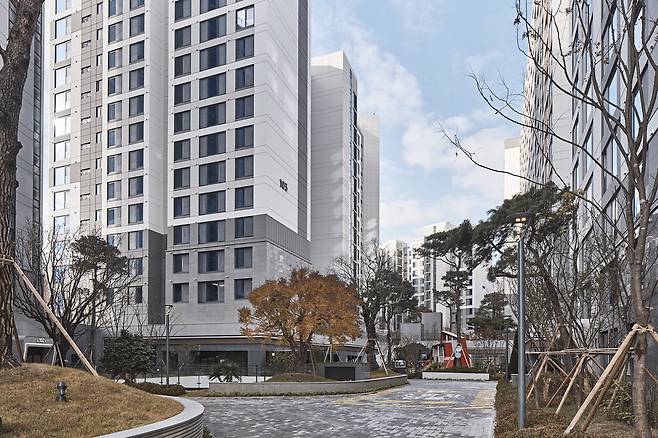 백운호수 푸르지오 숲속의 아침 단지 전경.  엠디엠