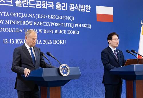 이재명 대통령과 도날트 투스크 폴란드 총리가 13일 청와대에서 열린 한국-폴란드 정상회담을 마친 뒤 공동언론발표를 하고 있다. [김호영 기자]