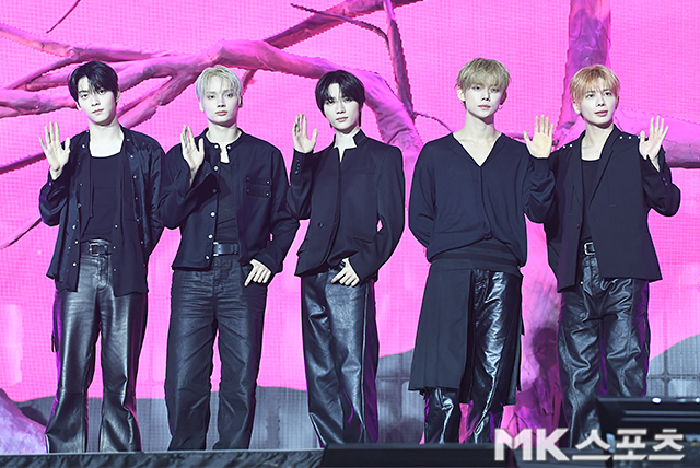 13일 오후 서울 안암동5가 고려대학교 서울캠퍼스화정체육관에서 투모로우바이투게더(수빈, 연준, 범규, 태현, 휴닝카이) 미니 8집 ‘7TH YEAR: 가시덤불에 잠시 바람이 멈췄을 때’ 발매 기념 쇼케이스가 진행됐다. / 사진 = 천정환 기자