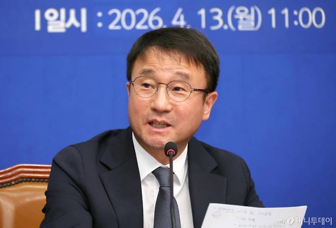 [서울=뉴시스] 김금보 기자 = 한병도 더불어민주당 원내대표가 13일 오전 서울 여의도 국회에서 열린 윤석열 정권 정치검찰 조작기소 의혹 사건 진상규명 국정조사특별위원회 중간 보고회에서 발언을 하고 있다. 2026.04.13. 사진=김금보