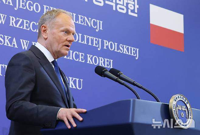 [서울=뉴시스] 고범준 기자 = 도날드 투스크 폴란드 총리가 13일 청와대에서 이재명 대통령과 한-폴란드 공동언론발표를 하고 있다. 2026.04.13. bjko@newsis.com