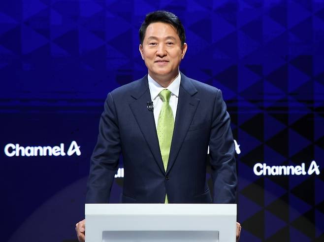 오세훈 서울시장이 지난 10일 종로구 채널A 스튜디오에서 열린 국민의힘 서울시장 후보 제2차 TV 토론회에 참석해 대기하고 있다. 뉴스1