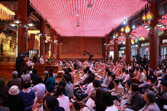 봉은사에서 법문하는 혜국스님 [대한불교조계종 제공. 재판매 및 DB 금지]