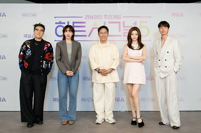 (왼쪽부터) 패널 이상민, 김이나, 윤종신, 그룹 빌리 멤버 츠키, 가수 로이킴 / 사진=채널A '하트시그널5'