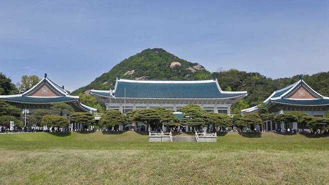 수도 서울의 상징으로 있는 서울 청와대. 이재명 정부가 국가균형성장의 혁신적 조치로 대통령실 완전 이전이란 과제에 이를 수 있을지 주목된다. (사진=중도일보 DB)