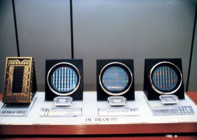 4M DRAM 시제품 모습 (사진=ETRI 제공)