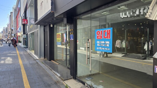 13일 광주광역시 동구 충장로 일대. 공실로 남은 점포에 임대 안내 문구가 붙어있다. 황의재 수습기자