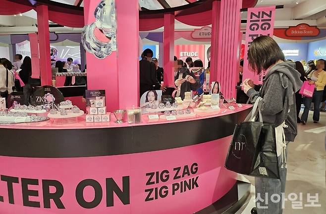 지그재그가 지난해 4월 성수에서 진행한 '비유티풀(BE-YOU-TIFUL)' 테마의 팝업. [사진=김소희 기자]