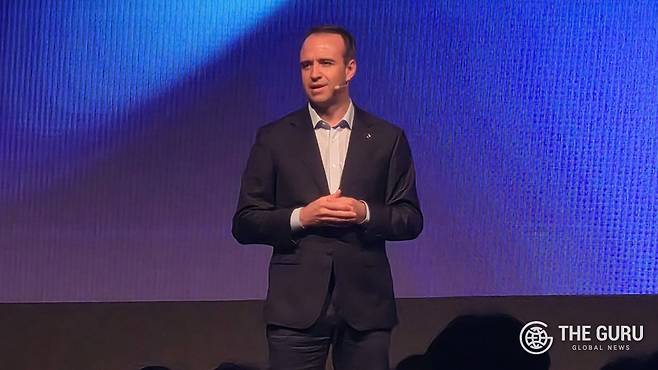 니콜라 파리 르노코리아 사장이&nbsp;14일 서울 용산구 그랜드 하얏트 호텔에서 열린 미디어 컨퍼런스에서 발표하고 있다. (사진=정예린 기자)