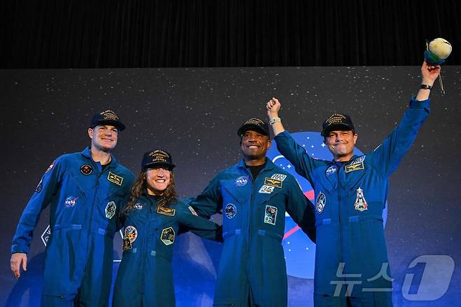 아르테미스 2호 임무를 마치고 귀환한 4명의 우주비행사. ⓒ AFP=뉴스1