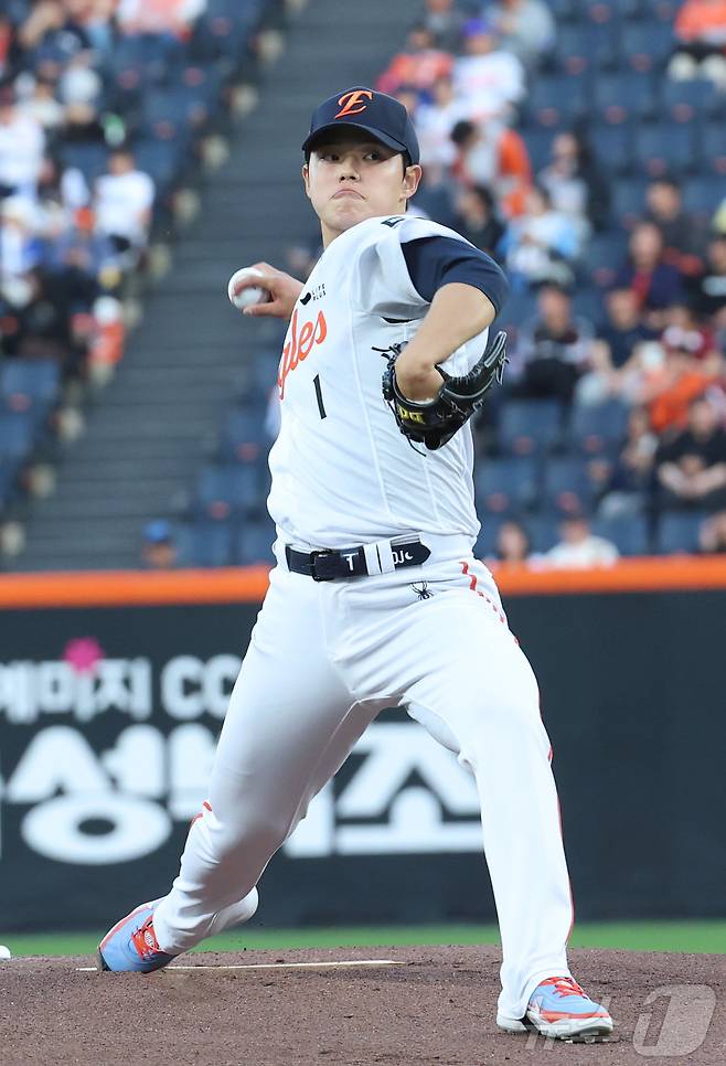 14일 대전 한화생명볼파크에서 열린 2026 신한 SOL KBO리그 삼성 라이온즈와 한화 이글스의 경기에서 한화 문동주가 선발 투구하고 있다. 2026.4.14 ⓒ 뉴스1 김기남 기자
