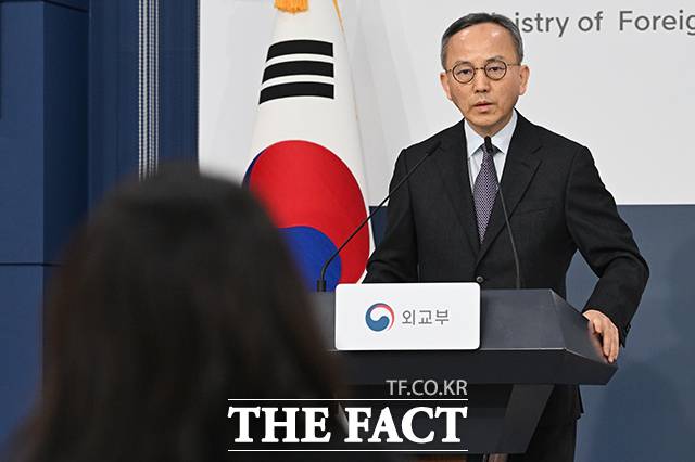 외교부는 14일 2기 트럼프 행정부의 첫 주한미국대사 후보로 한국계 여성 정치인 미셸 박 스틸(한국명 박은주) 전 연방 하원의원이 지명된 것에 대해 "한미 관계 강화에 기여할 것으로 기대한다"고 밝혔다. 박일 외교부 대변인이 지난달 24일 오후 서울 종로구 외교부 청사에서 정례브리핑을 하고 있다. /김성렬 기자