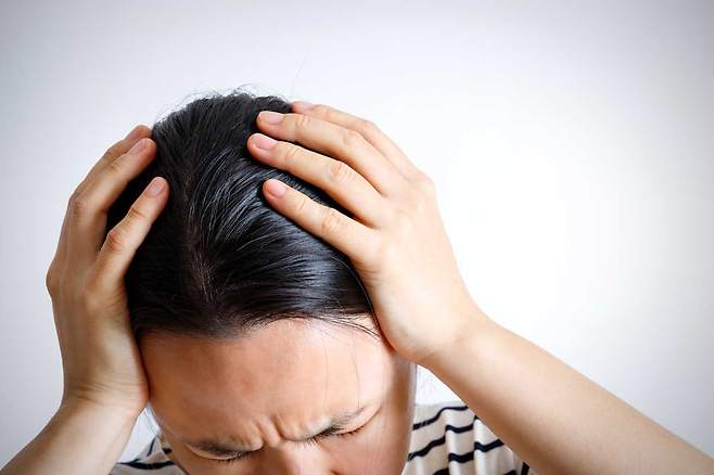 갑자기 두통·어지럼증이 생겼다면 희귀 뇌혈관 질환인 모야모야병일 수 있어 진료를 받아보는 게 좋다. /사진= 클립아트코리아
