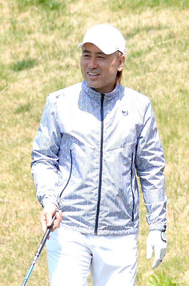 김병지 강원FC 대표가 13일 경기도 용인 코리아CC에서 열린 '2026 축구인 골프대회'에 참가하고 있다. 대한축구협회, 한국프로축구연맹, 전북 현대가 주최하고 세계비즈앤스포츠월드, 스포츠조선, 스포츠경향, 스포츠동아, 스포츠서울, 일간스포츠 등 스포츠 일간지 6개사가 후원하는 ‘축구인 골프대회’는 대한민국 축구계를 대표하는 축구인들이 축구 발전을 기원하는 화합과 소통의 자리이다. 용인=공동취재단