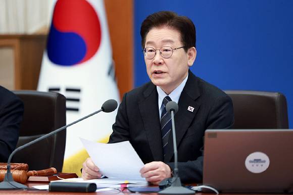이재명 대통령이 6일 청와대에서 열린 국무회의 겸 비상경제점검회의에서 발언하고 있다. 2026.4.6 [청와대통신사진기자단] [사진=연합뉴스]