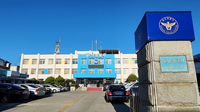 충남 논산경찰서는 교사를 흉기로 찔러 다치게 한 혐의(살인미수)로 고등학교 3학년인 A군(18)에 대해 14일 구속영장을 신청했다. 신진호 기자