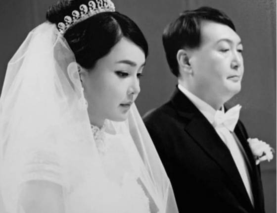 2012년 3월 11일 열린 윤석열 전 대통령과 김건희 여사의 결혼식 장면. [사진제공=유튜브 '출동153 라이브' 커뮤니티 캡쳐]
