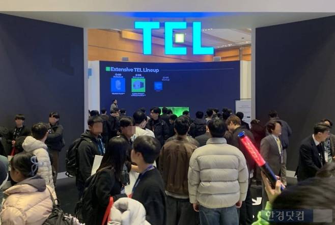 2026년 2월 12일 코엑스에서 열린 세미콘 코리아 2026 도쿄일렉트론코리아(TEK) 부스에 취업준비생들로 보이는 대학생들이 북적이고 있다. / 사진=홍민성 기자