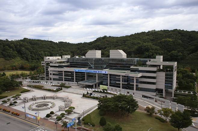 경기도는 최근 북부청사에서 '평화경제특구 후보지 선정위원회'를 열고 연천군과 파주시, 포천시를 평화경제특구 자체 후보지로 선정했다. 사진은 경기도북부청사 전경. 경기도