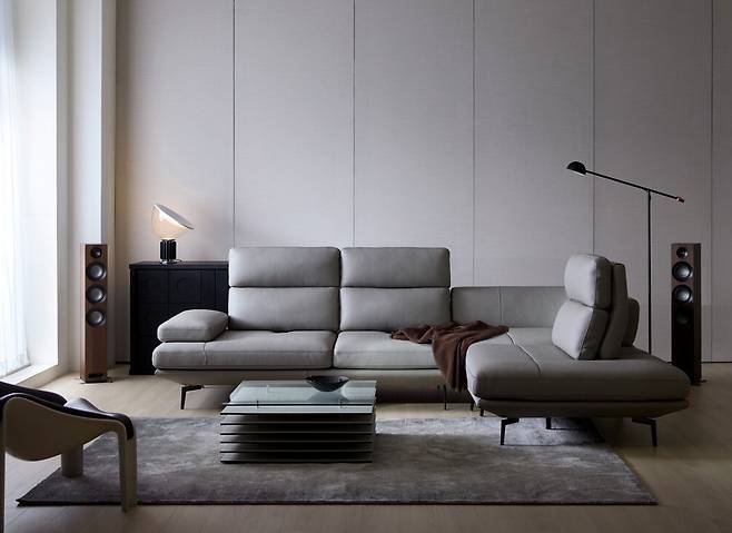 한샘 '스위브 더마스터 소파'.  한샘