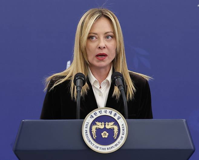 조르자 멜로니 이탈리아 총리가 지난 1월 청와대에서 이재명 대통령과 정상회담 후 공동언론발표를 하고 있다. [연합]