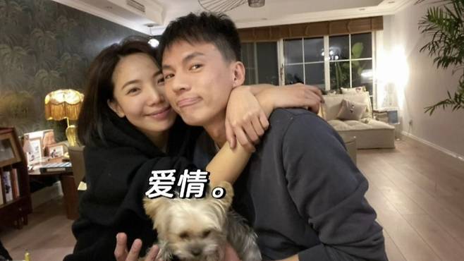 불륜 스캔들로 파경 위기를 맞은 중국 배우 송닝펑(오른쪽)과 그의 아내 장완팅. 웨이보