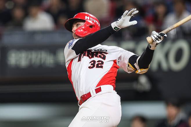 KIA 제러드 데일이 14일 광주기아챔피언스필드에서 열린 키움과 홈 경기에서 안타를 쳐내며 연속 경기 안타 행진을 이어갔다. KIA타이거즈 제공