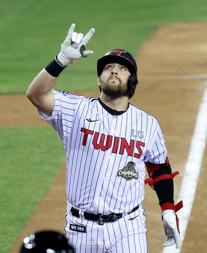 [B하인드★] '잠실오서방' 오스틴, 롯데 신동빈 구단주 앞에서 역전 솔로포 쾅! 8연승 동시에 10승 선착 축포