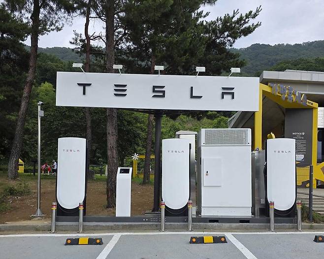 ▲자료사진. 테슬라 전기차 충전기 이미지.