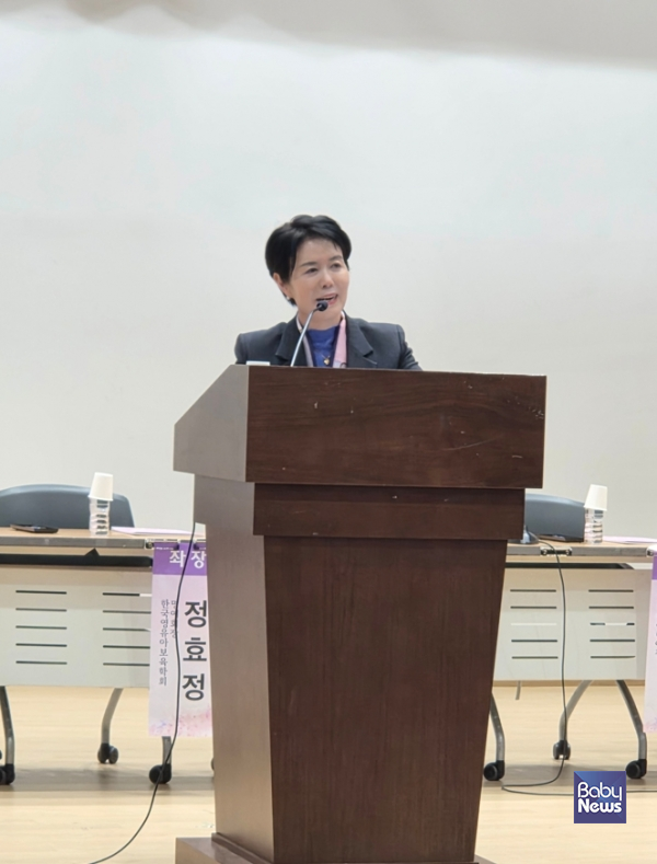 14일 국회의원회관 대회의실에서 열린 '보육교사 대 아동 비율 정책의 검토 및 개선 방안 모색' 토론회에서 임진숙 한국어린이집총연합회 회장이 인사말을 전하고 있다. ⓒ한국어린이집총연합회