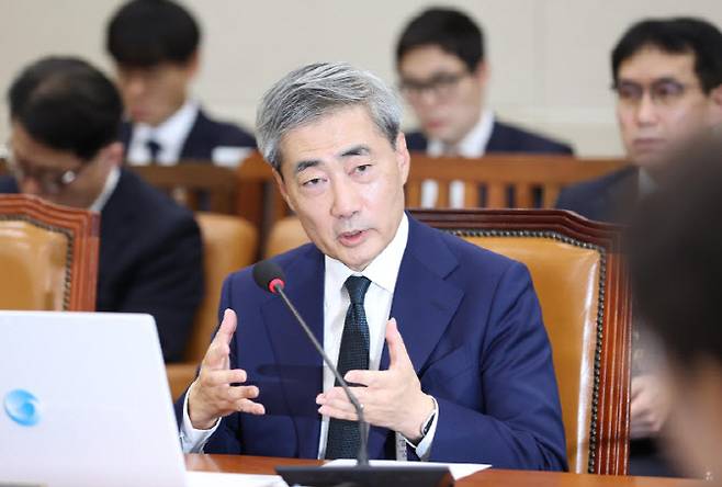 [이데일리 노진환 기자] 신현송 한국은행 총재 후보자가 15일 서울 여의도 국회에서 열린 재정경제기획위원회 인사청문회에 출석, 질의에 답변하고 있다.