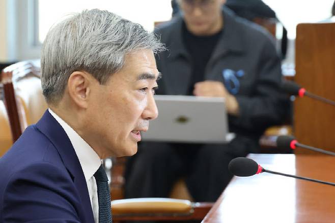 신현송 한국은행 총재 후보자가 15일 국회 재정경제기획위원회에서 열린 인사청문회에서 의원 질의에 답하고 있다. (사진= 연합뉴스)