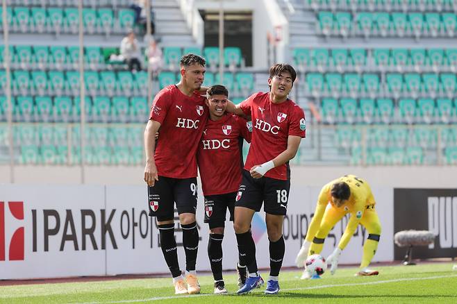 6승1무 무패로 K리그2 선두를 달리고 있는 부산아이파크(부산 제공)