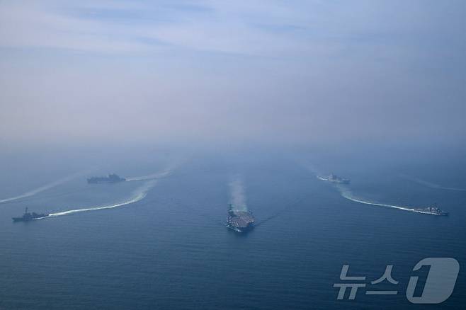 미 해군 에이브러햄 링컨 항모전단 훈련 모습. 2026.02.06 ⓒ 로이터=뉴스1