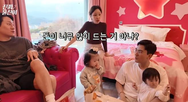 배우 윤진이 딸 제이 생일파티. 사진 | 유튜브 채널 ‘진짜 윤진이’