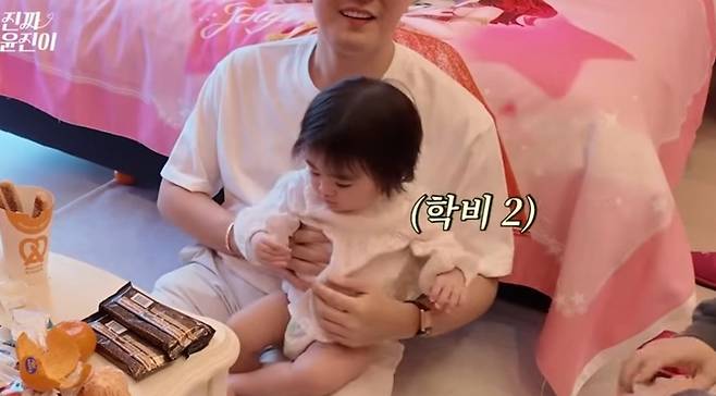 배우 윤진이 딸 제이 생일파티. 사진 | 유튜브 채널 ‘진짜 윤진이’